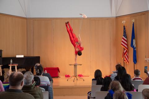 Li Liu acrobat